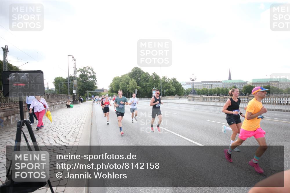 29.06.2025 - hella hamburg halbmarathon Jannik Wohlers http://msf.ph/oto/8142158 29.06.2025 09:45:22 Lombardsbrücke 1686, 1707, 2689, 4679, 5187, 5550, 6878, 7880, 7965, 8190, 10017, 10270, 10484, 10876, 11120, 12232, 12308, 12691, 13066, 13167, 13343, 13618, 13686, 14466, 14549, 14622, 15507, 15826, 15887, 16712, 16724, 16755, 17117, 17151, 17191, 17197, 18135, 18177 meine-sportfotos.de