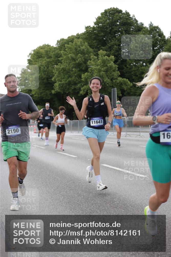 29.06.2025 - hella hamburg halbmarathon Jannik Wohlers http://msf.ph/oto/8142161 29.06.2025 10:07:21 Lombardsbrücke 1079, 1173, 2136, 2190, 2309, 3328, 3922, 4502, 5100, 6918, 7019, 7760, 9071, 9966, 10212, 10703, 11114, 11394, 11641, 12378, 12789, 16241, 16539, 16915, 18270, 18721, 19134 meine-sportfotos.de