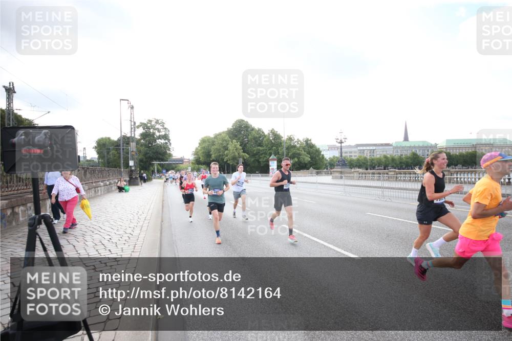 29.06.2025 - hella hamburg halbmarathon Jannik Wohlers http://msf.ph/oto/8142164 29.06.2025 09:45:22 Lombardsbrücke 1686, 1707, 2689, 4679, 5187, 5550, 6878, 7880, 7965, 8190, 10017, 10270, 10484, 10876, 11120, 12232, 12308, 12691, 13066, 13167, 13343, 13618, 13686, 14466, 14549, 14622, 15507, 15826, 15887, 16712, 16724, 16755, 17117, 17151, 17191, 17197, 18135, 18177 meine-sportfotos.de
