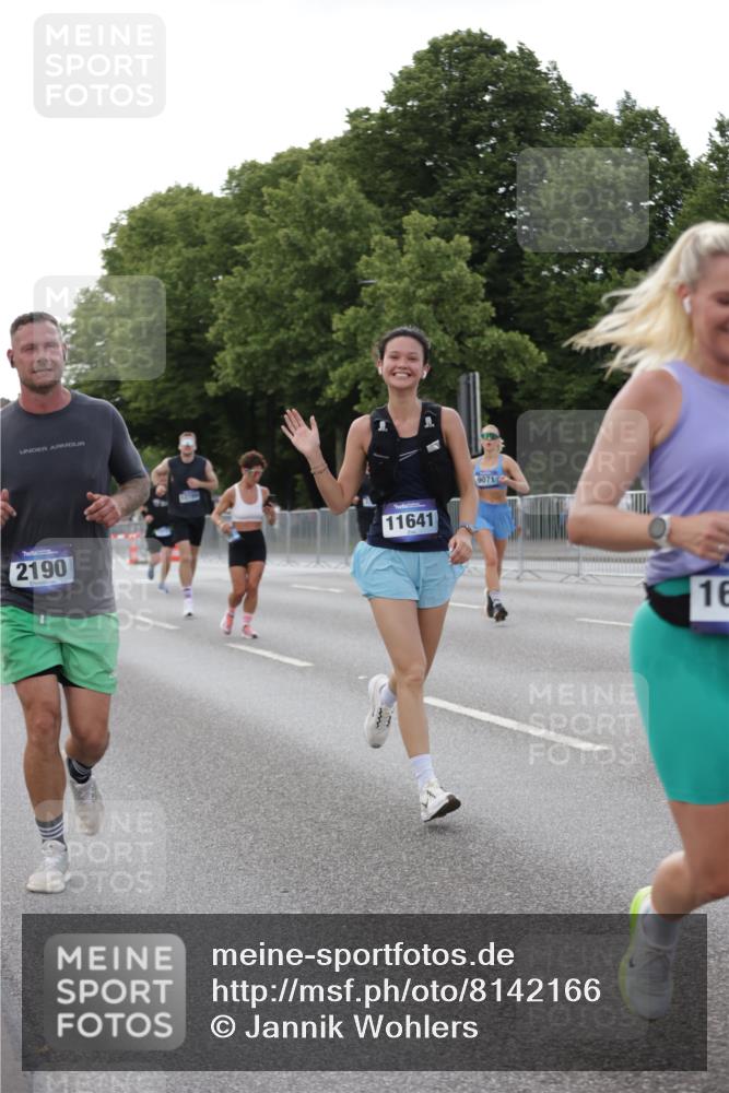 29.06.2025 - hella hamburg halbmarathon Jannik Wohlers http://msf.ph/oto/8142166 29.06.2025 10:07:21 Lombardsbrücke 1079, 1173, 2136, 2190, 2309, 3328, 3922, 4502, 5100, 6918, 7019, 7760, 9071, 9966, 10212, 10703, 11114, 11394, 11641, 12378, 12789, 16241, 16539, 16915, 18270, 18721, 19134 meine-sportfotos.de