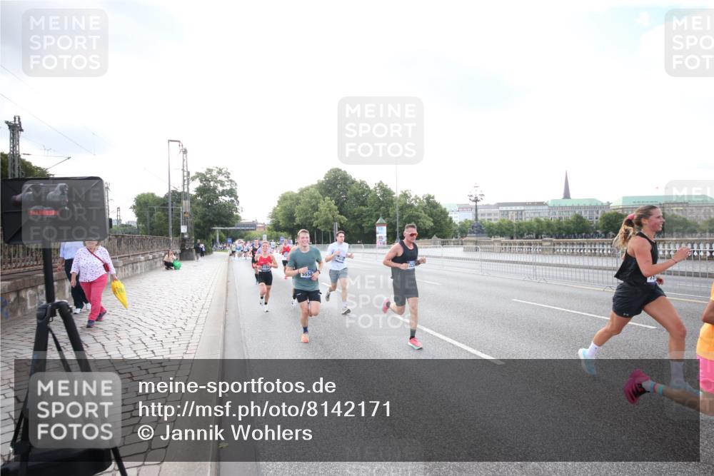 29.06.2025 - hella hamburg halbmarathon Jannik Wohlers http://msf.ph/oto/8142171 29.06.2025 09:45:22 Lombardsbrücke 1686, 1707, 2689, 4679, 5187, 5550, 6878, 7880, 7965, 8190, 10017, 10270, 10484, 10876, 11120, 12232, 12308, 12691, 13066, 13167, 13343, 13618, 13686, 14466, 14549, 14622, 15507, 15826, 15887, 16712, 16724, 16755, 17117, 17151, 17191, 17197, 18135, 18177 meine-sportfotos.de