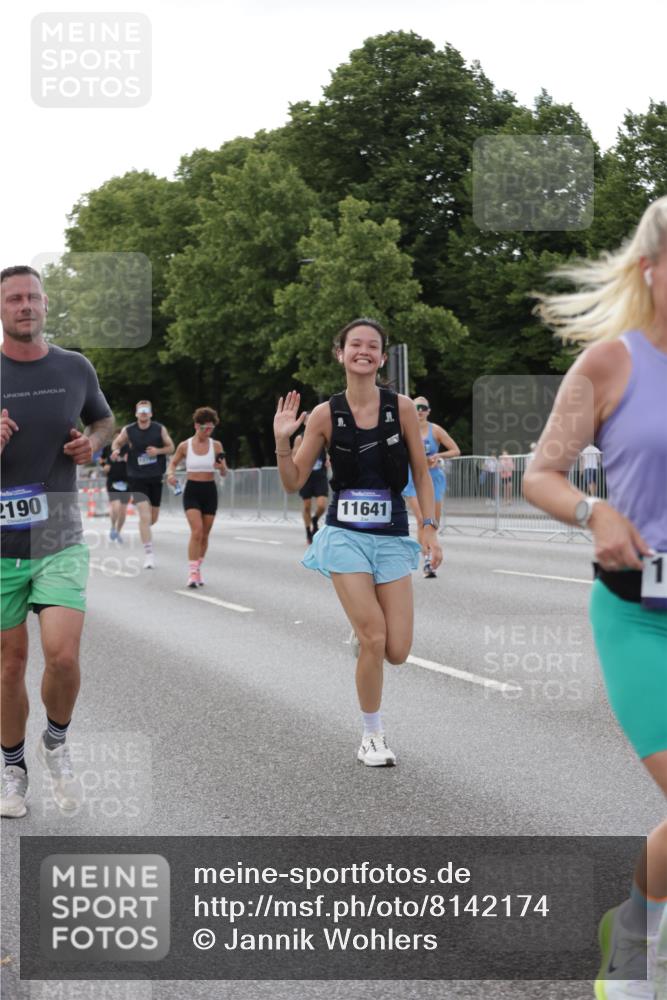 29.06.2025 - hella hamburg halbmarathon Jannik Wohlers http://msf.ph/oto/8142174 29.06.2025 10:07:21 Lombardsbrücke 1079, 1173, 2136, 2190, 2309, 3328, 3922, 4502, 5100, 6918, 7019, 7760, 9071, 9966, 10212, 10703, 11114, 11394, 11641, 12378, 12789, 16241, 16539, 16915, 18270, 18721, 19134 meine-sportfotos.de