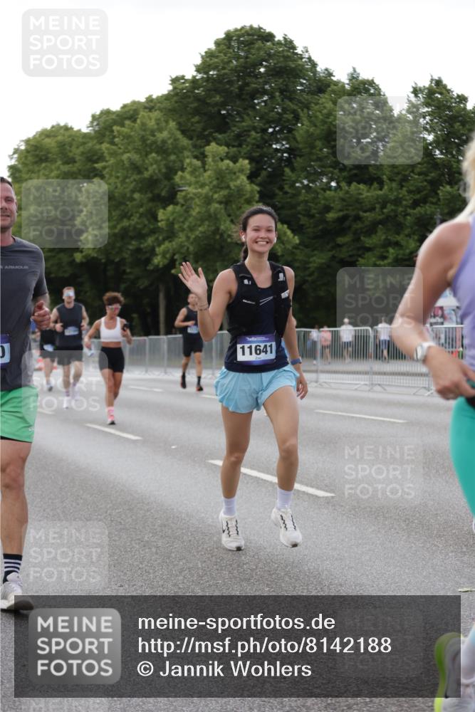 29.06.2025 - hella hamburg halbmarathon Jannik Wohlers http://msf.ph/oto/8142188 29.06.2025 10:07:21 Lombardsbrücke 1079, 1173, 2136, 2190, 2309, 3328, 3922, 4502, 5100, 6918, 7019, 7760, 9071, 9966, 10212, 10703, 11114, 11394, 11641, 12378, 12789, 16241, 16539, 16915, 18270, 18721, 19134 meine-sportfotos.de