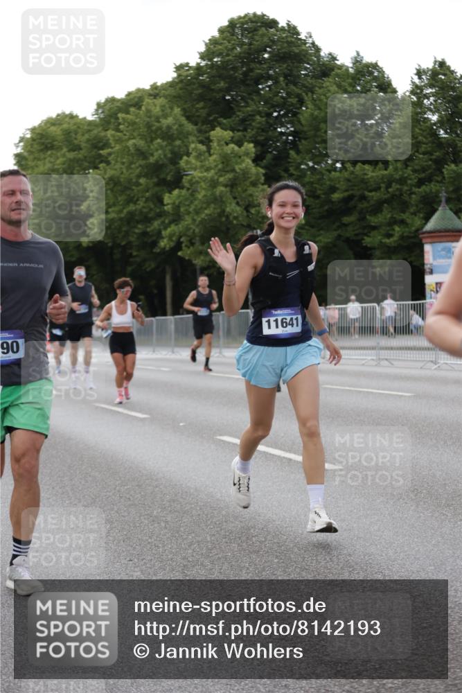 29.06.2025 - hella hamburg halbmarathon Jannik Wohlers http://msf.ph/oto/8142193 29.06.2025 10:07:21 Lombardsbrücke 1079, 1173, 2136, 2190, 2309, 3328, 3922, 4502, 5100, 6918, 7019, 7760, 9071, 9966, 10212, 10703, 11114, 11394, 11641, 12378, 12789, 16241, 16539, 16915, 18270, 18721, 19134 meine-sportfotos.de