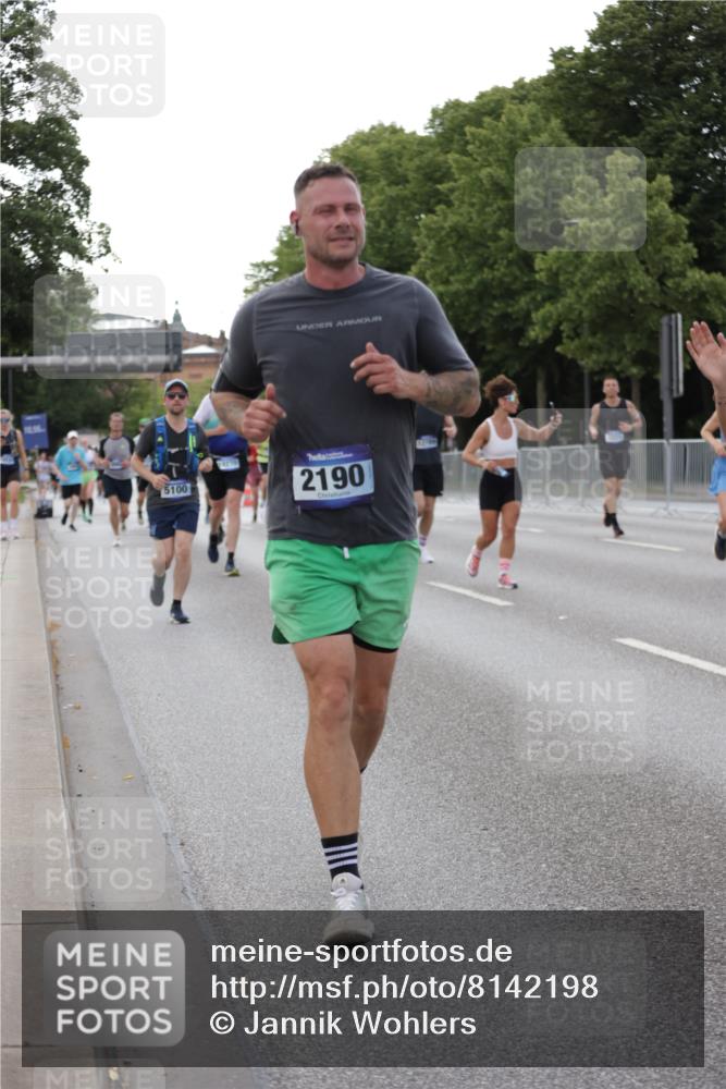 29.06.2025 - hella hamburg halbmarathon Jannik Wohlers http://msf.ph/oto/8142198 29.06.2025 10:07:22 Lombardsbrücke 1079, 1173, 2136, 2190, 2309, 3328, 3922, 4228, 4502, 4864, 5100, 6918, 7019, 7760, 9071, 9966, 10212, 10703, 11114, 11394, 11641, 12378, 12789, 13458, 16241, 16539, 16915, 18270, 18721, 19134 meine-sportfotos.de