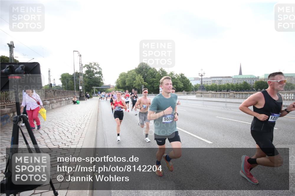 29.06.2025 - hella hamburg halbmarathon Jannik Wohlers http://msf.ph/oto/8142204 29.06.2025 09:45:23 Lombardsbrücke 1080, 1686, 1707, 1894, 2689, 4679, 5187, 5550, 6878, 7880, 7965, 8190, 10017, 10270, 10484, 10876, 11120, 12232, 12308, 12691, 13066, 13167, 13343, 13618, 13686, 13754, 14167, 14466, 14549, 14622, 15507, 15826, 15887, 16712, 16724, 16755, 17117, 17151, 17191, 17197, 18135, 18177 meine-sportfotos.de