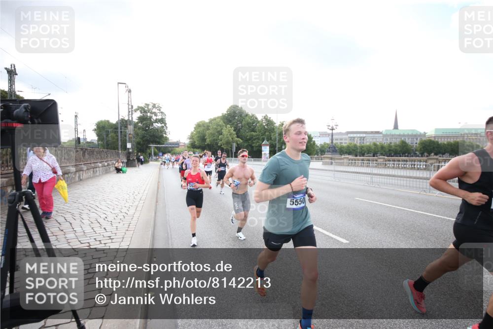 29.06.2025 - hella hamburg halbmarathon Jannik Wohlers http://msf.ph/oto/8142213 29.06.2025 09:45:23 Lombardsbrücke 1080, 1686, 1707, 1894, 2689, 4679, 5187, 5550, 6878, 7880, 7965, 8190, 10017, 10270, 10484, 10876, 11120, 12232, 12308, 12691, 13066, 13167, 13343, 13618, 13686, 13754, 14167, 14466, 14549, 14622, 15507, 15826, 15887, 16712, 16724, 16755, 17117, 17151, 17191, 17197, 18135, 18177 meine-sportfotos.de