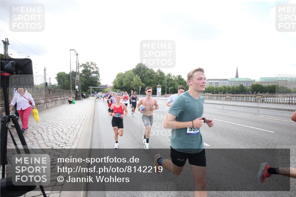 29.06.2025 - hella hamburg halbmarathon Jannik Wohlers http://msf.ph/oto/8142219 29.06.2025 09:45:23 Lombardsbrücke 1080, 1686, 1707, 1894, 2689, 4679, 5187, 5550, 6878, 7880, 7965, 8190, 10017, 10270, 10484, 10876, 11120, 12232, 12308, 12691, 13066, 13167, 13343, 13618, 13686, 13754, 14167, 14466, 14549, 14622, 15507, 15826, 15887, 16712, 16724, 16755, 17117, 17151, 17191, 17197, 18135, 18177 meine-sportfotos.de