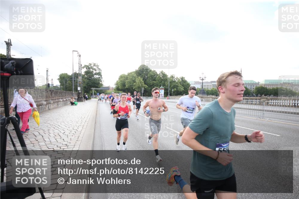 29.06.2025 - hella hamburg halbmarathon Jannik Wohlers http://msf.ph/oto/8142225 29.06.2025 09:45:23 Lombardsbrücke 1080, 1686, 1707, 1894, 2689, 4679, 5187, 5550, 6878, 7880, 7965, 8190, 10017, 10270, 10484, 10876, 11120, 12232, 12308, 12691, 13066, 13167, 13343, 13618, 13686, 13754, 14167, 14466, 14549, 14622, 15507, 15826, 15887, 16712, 16724, 16755, 17117, 17151, 17191, 17197, 18135, 18177 meine-sportfotos.de