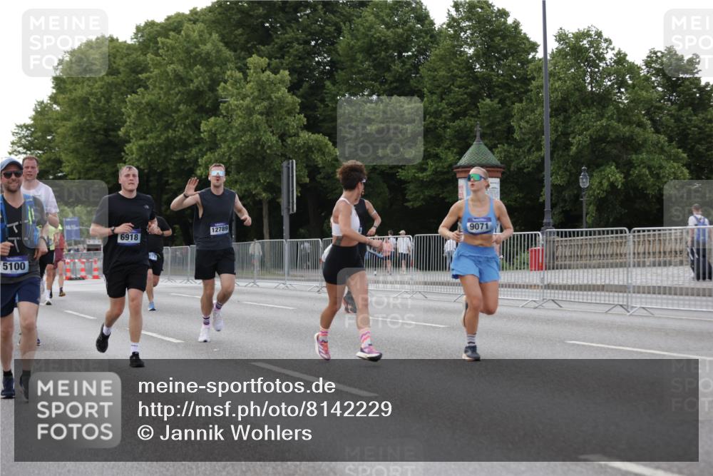 29.06.2025 - hella hamburg halbmarathon Jannik Wohlers http://msf.ph/oto/8142229 29.06.2025 10:07:24 Lombardsbrücke 1079, 1173, 2136, 2190, 2309, 3328, 4228, 4502, 4864, 5100, 5287, 6918, 7760, 9071, 9966, 10212, 10703, 11114, 11394, 11641, 12378, 12789, 13458, 16241, 16539, 16915, 18270, 18531, 18721, 19134 meine-sportfotos.de