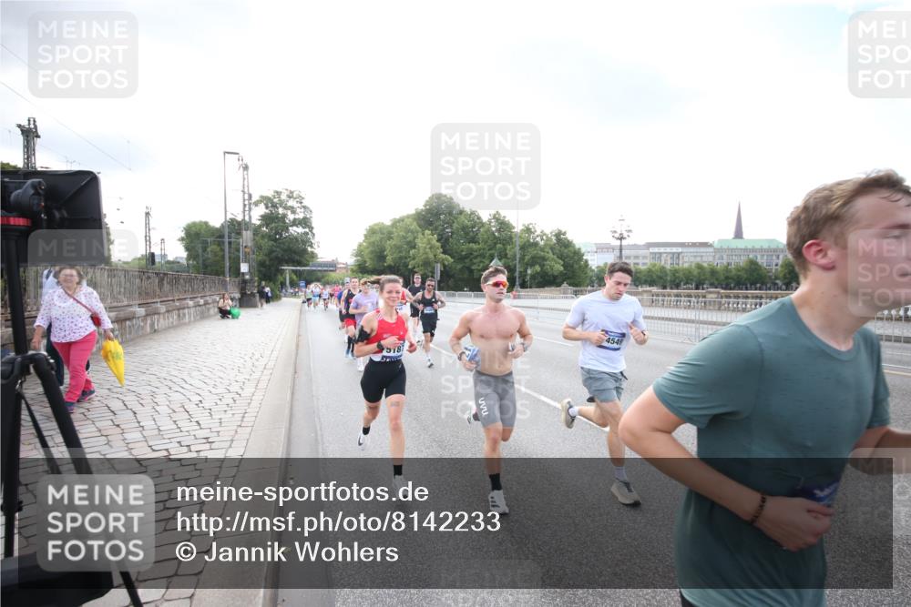 29.06.2025 - hella hamburg halbmarathon Jannik Wohlers http://msf.ph/oto/8142233 29.06.2025 09:45:23 Lombardsbrücke 1080, 1686, 1707, 1894, 2689, 4679, 5187, 5550, 6878, 7880, 7965, 8190, 10017, 10270, 10484, 10876, 11120, 12232, 12308, 12691, 13066, 13167, 13343, 13618, 13686, 13754, 14167, 14466, 14549, 14622, 15507, 15826, 15887, 16712, 16724, 16755, 17117, 17151, 17191, 17197, 18135, 18177 meine-sportfotos.de