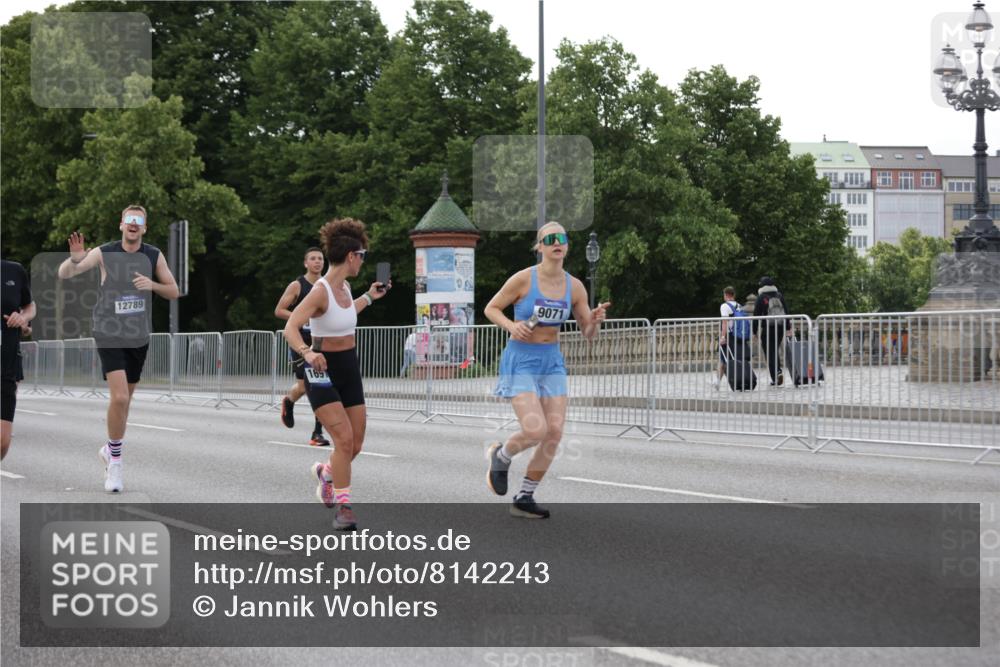 29.06.2025 - hella hamburg halbmarathon Jannik Wohlers http://msf.ph/oto/8142243 29.06.2025 10:07:24 Lombardsbrücke 1079, 1173, 2136, 2190, 2309, 3328, 4228, 4502, 4864, 5100, 5287, 6918, 7760, 9071, 9966, 10212, 10703, 11114, 11394, 11641, 12378, 12789, 13458, 16241, 16539, 16915, 18270, 18531, 18721, 19134 meine-sportfotos.de