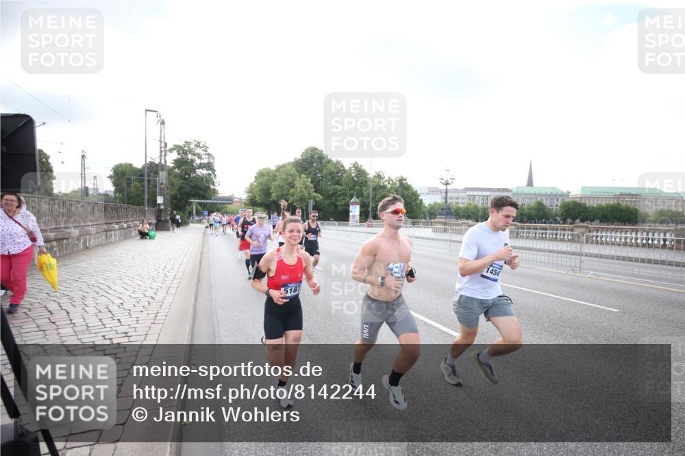 29.06.2025 - hella hamburg halbmarathon Jannik Wohlers http://msf.ph/oto/8142244 29.06.2025 09:45:23 Lombardsbrücke 1080, 1686, 1707, 1894, 2689, 4679, 5187, 5550, 6878, 7880, 7965, 8190, 10017, 10270, 10484, 10876, 11120, 12232, 12308, 12691, 13066, 13167, 13343, 13618, 13686, 13754, 14167, 14466, 14549, 14622, 15507, 15826, 15887, 16712, 16724, 16755, 17117, 17151, 17191, 17197, 18135, 18177 meine-sportfotos.de