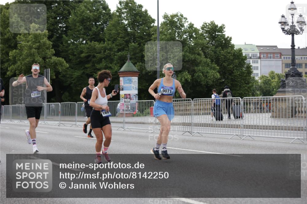 29.06.2025 - hella hamburg halbmarathon Jannik Wohlers http://msf.ph/oto/8142250 29.06.2025 10:07:24 Lombardsbrücke 1079, 1173, 2136, 2190, 2309, 3328, 4228, 4502, 4864, 5100, 5287, 6918, 7760, 9071, 9966, 10212, 10703, 11114, 11394, 11641, 12378, 12789, 13458, 16241, 16539, 16915, 18270, 18531, 18721, 19134 meine-sportfotos.de