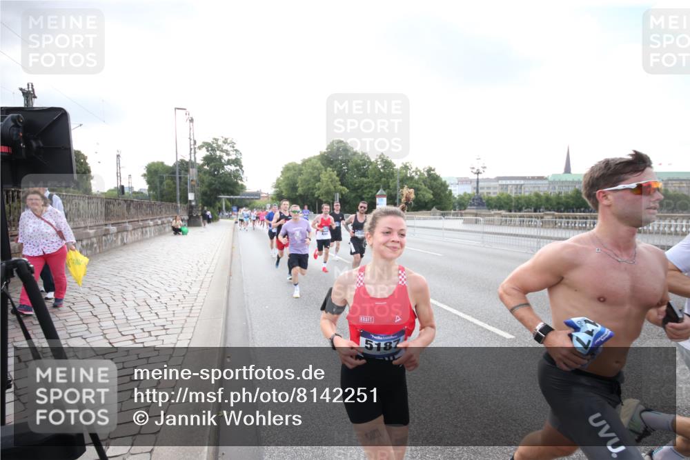 29.06.2025 - hella hamburg halbmarathon Jannik Wohlers http://msf.ph/oto/8142251 29.06.2025 09:45:24 Lombardsbrücke 1080, 1686, 1707, 1894, 2460, 4679, 5187, 5550, 6878, 7880, 7965, 8190, 10270, 10484, 10876, 11120, 12232, 12308, 12681, 13066, 13167, 13343, 13618, 13686, 13754, 14167, 14466, 14549, 14622, 15326, 15507, 15835, 15887, 16712, 16724, 16755, 17117, 17191, 17197, 17322, 18135, 18177 meine-sportfotos.de