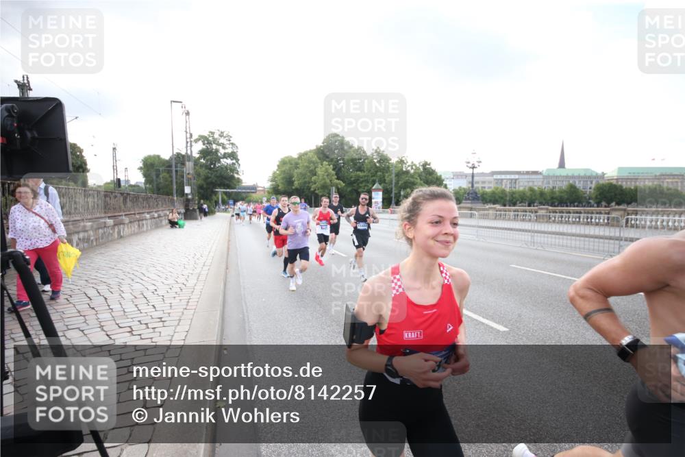 29.06.2025 - hella hamburg halbmarathon Jannik Wohlers http://msf.ph/oto/8142257 29.06.2025 09:45:24 Lombardsbrücke 1080, 1686, 1707, 1894, 2460, 4679, 5187, 5550, 6878, 7880, 7965, 8190, 10270, 10484, 10876, 11120, 12232, 12308, 12681, 13066, 13167, 13343, 13618, 13686, 13754, 14167, 14466, 14549, 14622, 15326, 15507, 15835, 15887, 16712, 16724, 16755, 17117, 17191, 17197, 17322, 18135, 18177 meine-sportfotos.de
