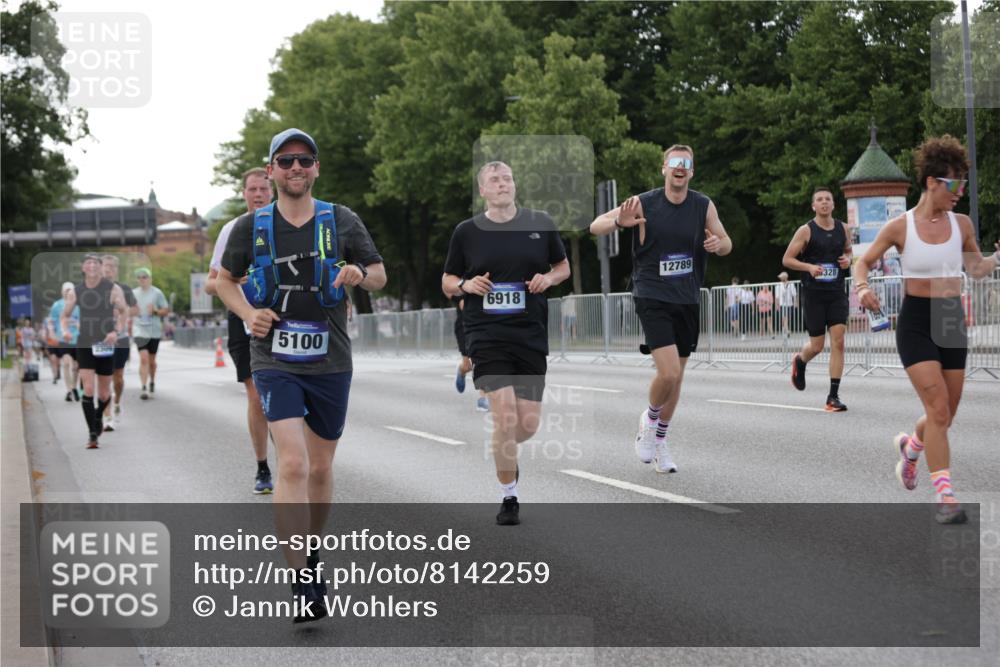 29.06.2025 - hella hamburg halbmarathon Jannik Wohlers http://msf.ph/oto/8142259 29.06.2025 10:07:25 Lombardsbrücke 1079, 1173, 2190, 2309, 3328, 4228, 4502, 4864, 5100, 5287, 6918, 7760, 9071, 9966, 10212, 10703, 11114, 11394, 11641, 12378, 12789, 13458, 15785, 16241, 16539, 16809, 16915, 18270, 18531, 18721, 19134 meine-sportfotos.de