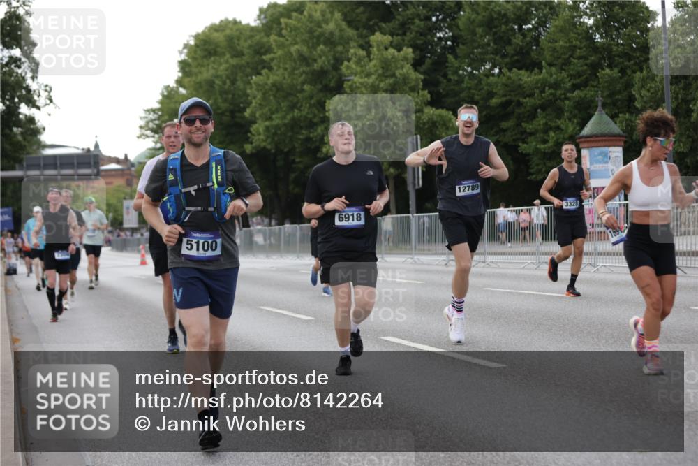 29.06.2025 - hella hamburg halbmarathon Jannik Wohlers http://msf.ph/oto/8142264 29.06.2025 10:07:25 Lombardsbrücke 1079, 1173, 2190, 2309, 3328, 4228, 4502, 4864, 5100, 5287, 6918, 7760, 9071, 9966, 10212, 10703, 11114, 11394, 11641, 12378, 12789, 13458, 15785, 16241, 16539, 16809, 16915, 18270, 18531, 18721, 19134 meine-sportfotos.de