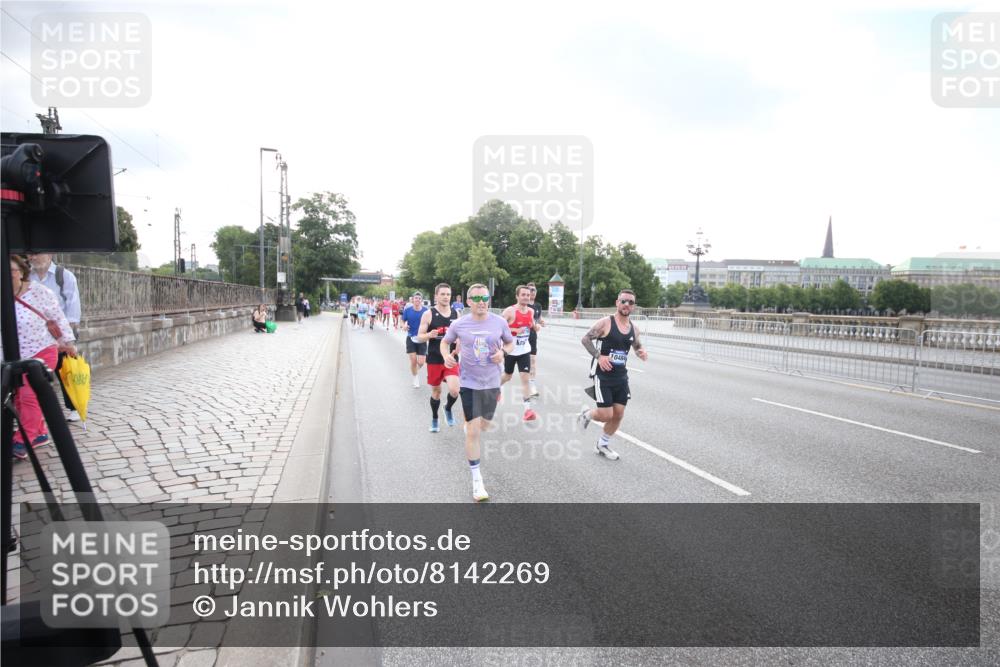 29.06.2025 - hella hamburg halbmarathon Jannik Wohlers http://msf.ph/oto/8142269 29.06.2025 09:45:24 Lombardsbrücke 1080, 1686, 1707, 1894, 2460, 4679, 5187, 5550, 6878, 7880, 7965, 8190, 10270, 10484, 10876, 11120, 12232, 12308, 12681, 13066, 13167, 13343, 13618, 13686, 13754, 14167, 14466, 14549, 14622, 15326, 15507, 15835, 15887, 16712, 16724, 16755, 17117, 17191, 17197, 17322, 18135, 18177 meine-sportfotos.de