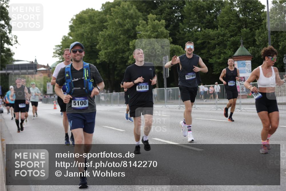 29.06.2025 - hella hamburg halbmarathon Jannik Wohlers http://msf.ph/oto/8142270 29.06.2025 10:07:25 Lombardsbrücke 1079, 1173, 2190, 2309, 3328, 4228, 4502, 4864, 5100, 5287, 6918, 7760, 9071, 9966, 10212, 10703, 11114, 11394, 11641, 12378, 12789, 13458, 15785, 16241, 16539, 16809, 16915, 18270, 18531, 18721, 19134 meine-sportfotos.de
