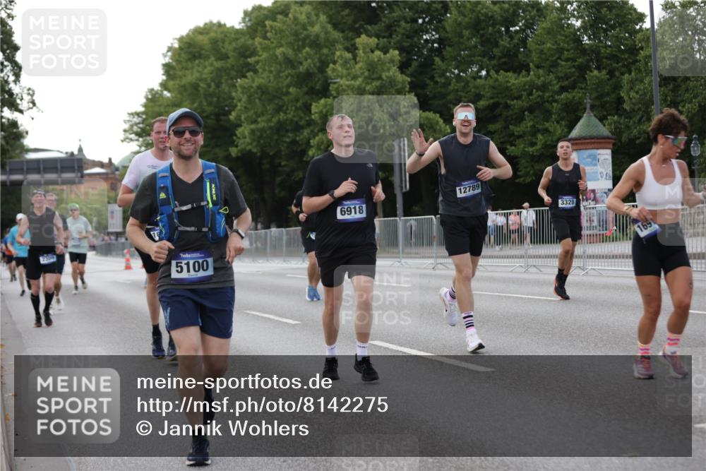 29.06.2025 - hella hamburg halbmarathon Jannik Wohlers http://msf.ph/oto/8142275 29.06.2025 10:07:25 Lombardsbrücke 1079, 1173, 2190, 2309, 3328, 4228, 4502, 4864, 5100, 5287, 6918, 7760, 9071, 9966, 10212, 10703, 11114, 11394, 11641, 12378, 12789, 13458, 15785, 16241, 16539, 16809, 16915, 18270, 18531, 18721, 19134 meine-sportfotos.de