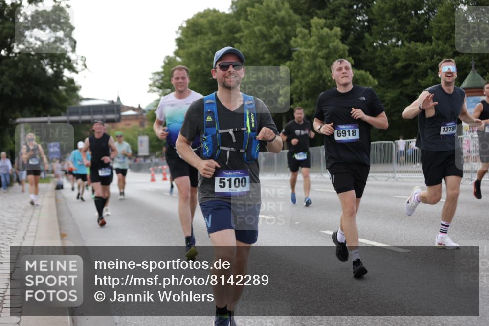 29.06.2025 - hella hamburg halbmarathon Jannik Wohlers http://msf.ph/oto/8142289 29.06.2025 10:07:25 Lombardsbrücke 1079, 1173, 2190, 2309, 3328, 4228, 4502, 4864, 5100, 5287, 6918, 7760, 9071, 9966, 10212, 10703, 11114, 11394, 11641, 12378, 12789, 13458, 15785, 16241, 16539, 16809, 16915, 18270, 18531, 18721, 19134 meine-sportfotos.de
