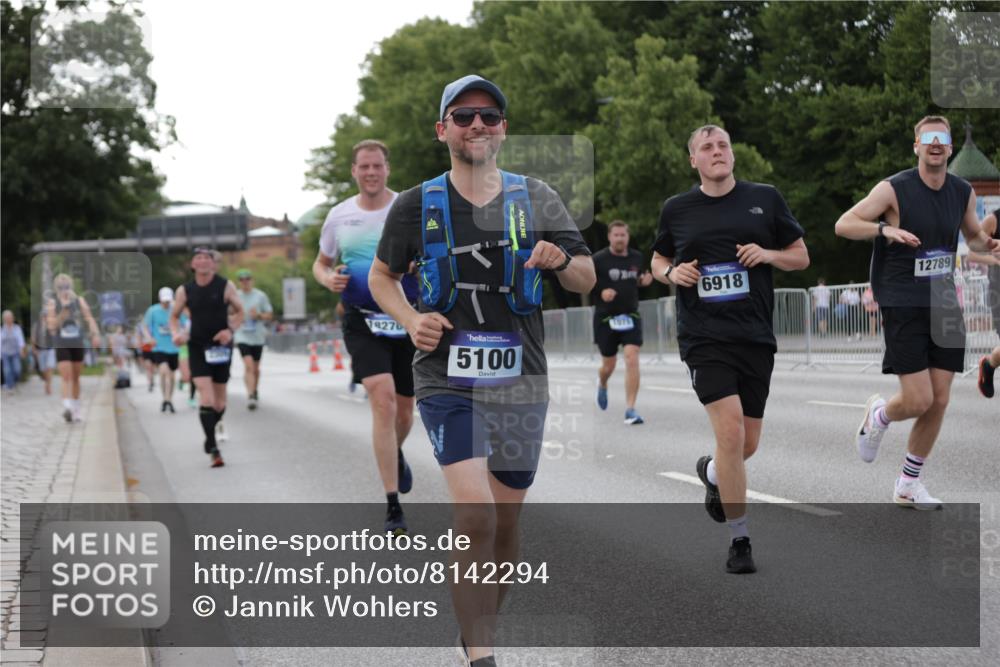 29.06.2025 - hella hamburg halbmarathon Jannik Wohlers http://msf.ph/oto/8142294 29.06.2025 10:07:25 Lombardsbrücke 1079, 1173, 2190, 2309, 3328, 4228, 4502, 4864, 5100, 5287, 6918, 7760, 9071, 9966, 10212, 10703, 11114, 11394, 11641, 12378, 12789, 13458, 15785, 16241, 16539, 16809, 16915, 18270, 18531, 18721, 19134 meine-sportfotos.de