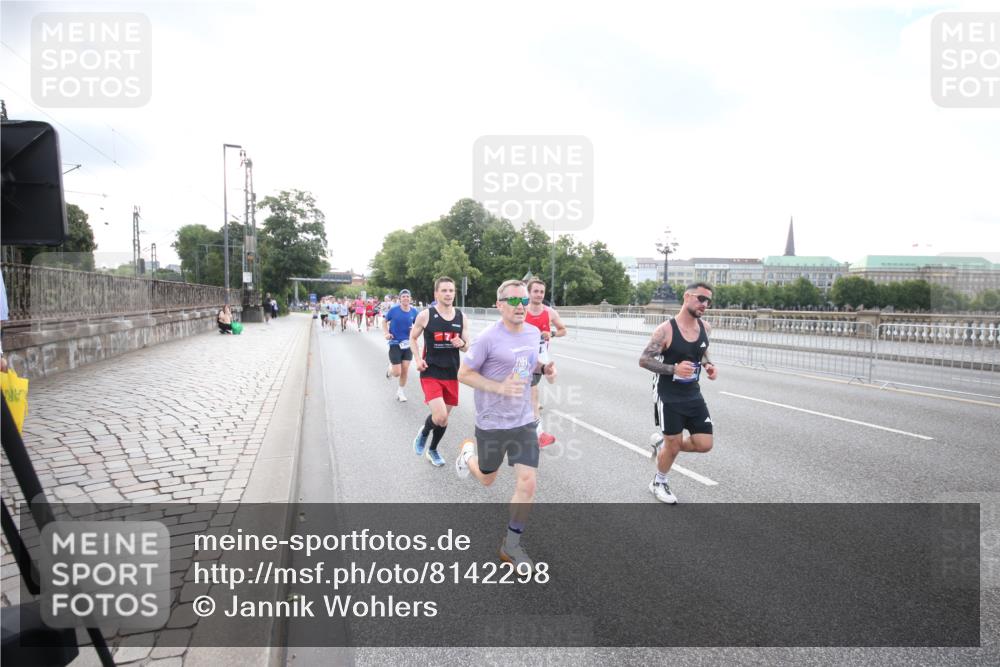 29.06.2025 - hella hamburg halbmarathon Jannik Wohlers http://msf.ph/oto/8142298 29.06.2025 09:45:25 Lombardsbrücke 1080, 1686, 1707, 1894, 2460, 4679, 5187, 5550, 6878, 7880, 7965, 8062, 8190, 10270, 10484, 10876, 11120, 12232, 12308, 12681, 13066, 13167, 13343, 13618, 13686, 13754, 14167, 14466, 14549, 14622, 15054, 15326, 15507, 15835, 15887, 16712, 16724, 16755, 17117, 17191, 17197, 17322, 17691, 18135 meine-sportfotos.de