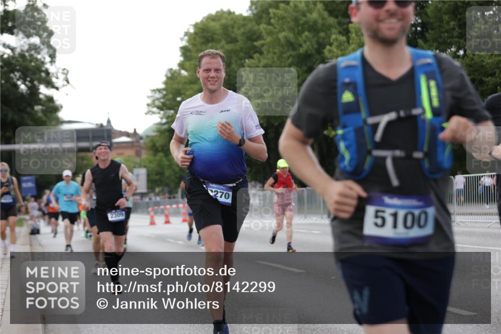 29.06.2025 - hella hamburg halbmarathon Jannik Wohlers http://msf.ph/oto/8142299 29.06.2025 10:07:26 Lombardsbrücke 1079, 1173, 2190, 2309, 3328, 4228, 4864, 5100, 5287, 6918, 7760, 9071, 9966, 10212, 10703, 11114, 11394, 11641, 12378, 12789, 13458, 15785, 16241, 16539, 16809, 16915, 18270, 18531, 19134 meine-sportfotos.de