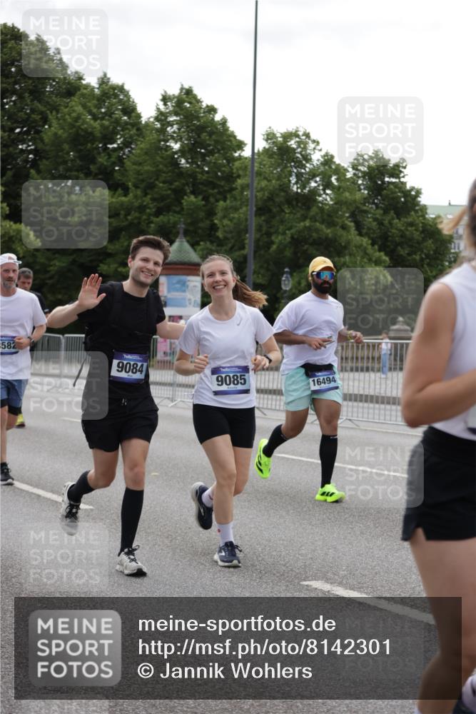 29.06.2025 - hella hamburg halbmarathon Jannik Wohlers http://msf.ph/oto/8142301 29.06.2025 10:44:25 Lombardsbrücke 1273, 1629, 1924, 2674, 3570, 4215, 4275, 4968, 5355, 6841, 6888, 8582, 9036, 9084, 9085, 9331, 9333, 9397, 10668, 10707, 11272, 12318, 13039, 13261, 13580, 14325, 14681, 15809, 16101, 16494, 16577, 16850, 17372, 18454, 18459, 19133 meine-sportfotos.de