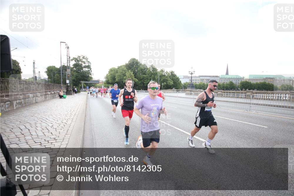 29.06.2025 - hella hamburg halbmarathon Jannik Wohlers http://msf.ph/oto/8142305 29.06.2025 09:45:25 Lombardsbrücke 1080, 1686, 1707, 1894, 2460, 4679, 5187, 5550, 6878, 7880, 7965, 8062, 8190, 10270, 10484, 10876, 11120, 12232, 12308, 12681, 13066, 13167, 13343, 13618, 13686, 13754, 14167, 14466, 14549, 14622, 15054, 15326, 15507, 15835, 15887, 16712, 16724, 16755, 17117, 17191, 17197, 17322, 17691, 18135 meine-sportfotos.de