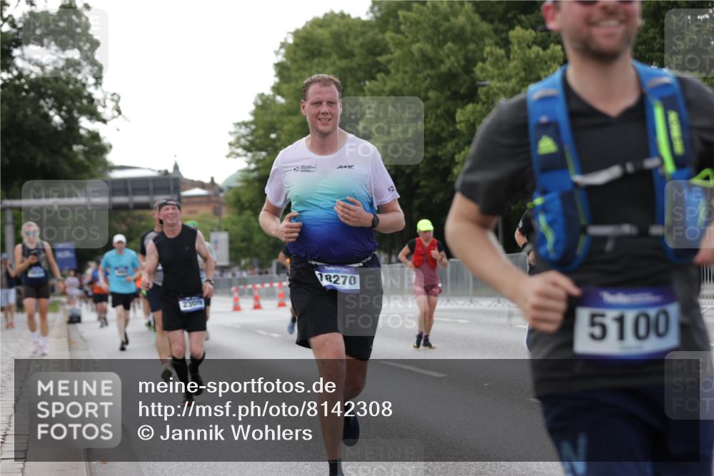 29.06.2025 - hella hamburg halbmarathon Jannik Wohlers http://msf.ph/oto/8142308 29.06.2025 10:07:26 Lombardsbrücke 1079, 1173, 2190, 2309, 3328, 4228, 4864, 5100, 5287, 6918, 7760, 9071, 9966, 10212, 10703, 11114, 11394, 11641, 12378, 12789, 13458, 15785, 16241, 16539, 16809, 16915, 18270, 18531, 19134 meine-sportfotos.de