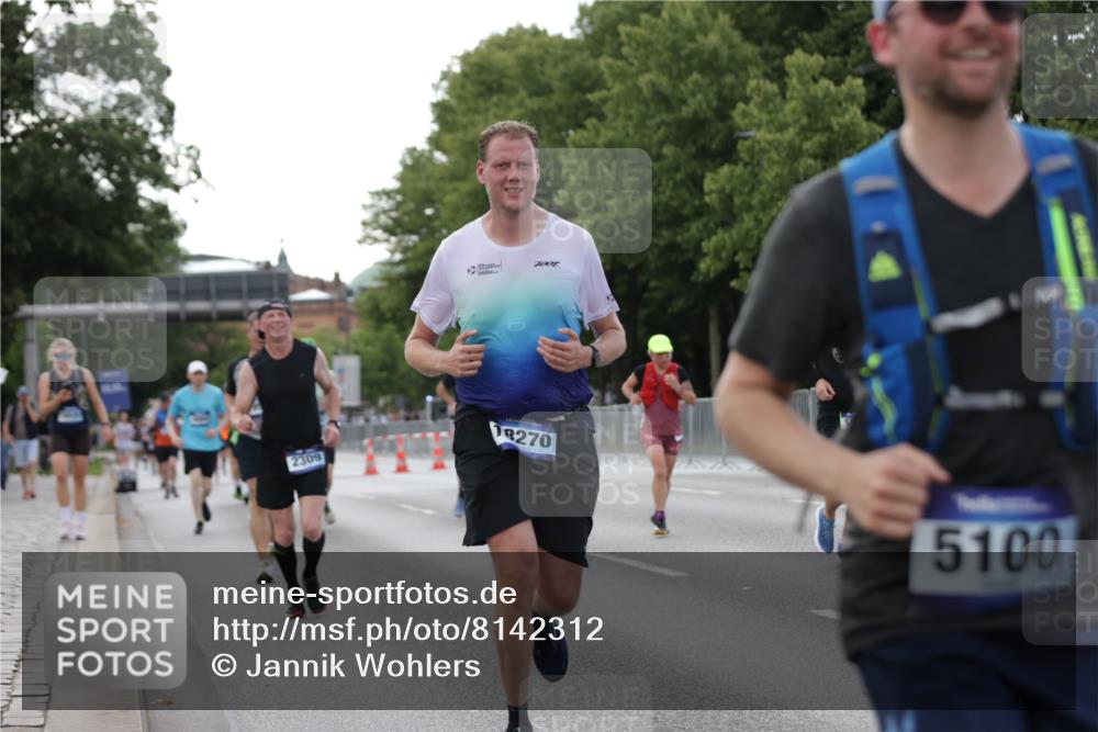 29.06.2025 - hella hamburg halbmarathon Jannik Wohlers http://msf.ph/oto/8142312 29.06.2025 10:07:26 Lombardsbrücke 1079, 1173, 2190, 2309, 3328, 4228, 4864, 5100, 5287, 6918, 7760, 9071, 9966, 10212, 10703, 11114, 11394, 11641, 12378, 12789, 13458, 15785, 16241, 16539, 16809, 16915, 18270, 18531, 19134 meine-sportfotos.de