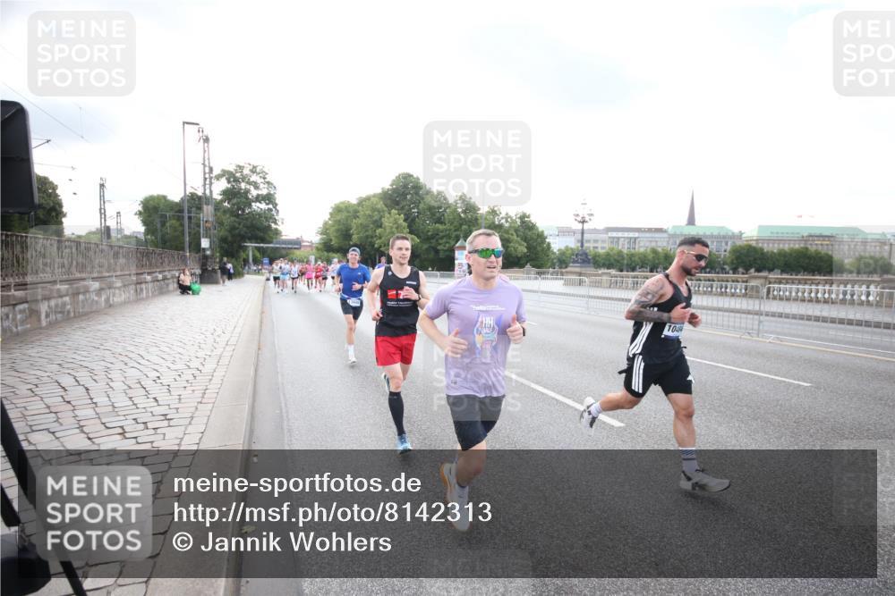 29.06.2025 - hella hamburg halbmarathon Jannik Wohlers http://msf.ph/oto/8142313 29.06.2025 09:45:25 Lombardsbrücke 1080, 1686, 1707, 1894, 2460, 4679, 5187, 5550, 6878, 7880, 7965, 8062, 8190, 10270, 10484, 10876, 11120, 12232, 12308, 12681, 13066, 13167, 13343, 13618, 13686, 13754, 14167, 14466, 14549, 14622, 15054, 15326, 15507, 15835, 15887, 16712, 16724, 16755, 17117, 17191, 17197, 17322, 17691, 18135 meine-sportfotos.de