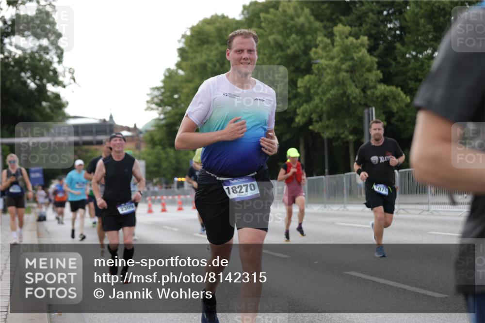 29.06.2025 - hella hamburg halbmarathon Jannik Wohlers http://msf.ph/oto/8142315 29.06.2025 10:07:27 Lombardsbrücke 1079, 1173, 2190, 2309, 3328, 4228, 4864, 5100, 5287, 6918, 7760, 9071, 9966, 10212, 10703, 11114, 11394, 11641, 12378, 12789, 13458, 15785, 16241, 16539, 16809, 16915, 18270, 18531, 19134 meine-sportfotos.de
