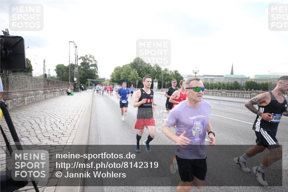 29.06.2025 - hella hamburg halbmarathon Jannik Wohlers http://msf.ph/oto/8142319 29.06.2025 09:45:25 Lombardsbrücke 1080, 1686, 1707, 1894, 2460, 4679, 5187, 5550, 6878, 7880, 7965, 8062, 8190, 10270, 10484, 10876, 11120, 12232, 12308, 12681, 13066, 13167, 13343, 13618, 13686, 13754, 14167, 14466, 14549, 14622, 15054, 15326, 15507, 15835, 15887, 16712, 16724, 16755, 17117, 17191, 17197, 17322, 17691, 18135 meine-sportfotos.de