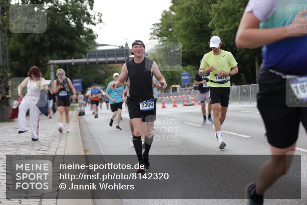 29.06.2025 - hella hamburg halbmarathon Jannik Wohlers http://msf.ph/oto/8142320 29.06.2025 10:07:27 Lombardsbrücke 1079, 1173, 2190, 2309, 3328, 4228, 4864, 5100, 5287, 6918, 7760, 9071, 9966, 10212, 10703, 11114, 11394, 11641, 12378, 12789, 13458, 15785, 16241, 16539, 16809, 16915, 18270, 18531, 19134 meine-sportfotos.de