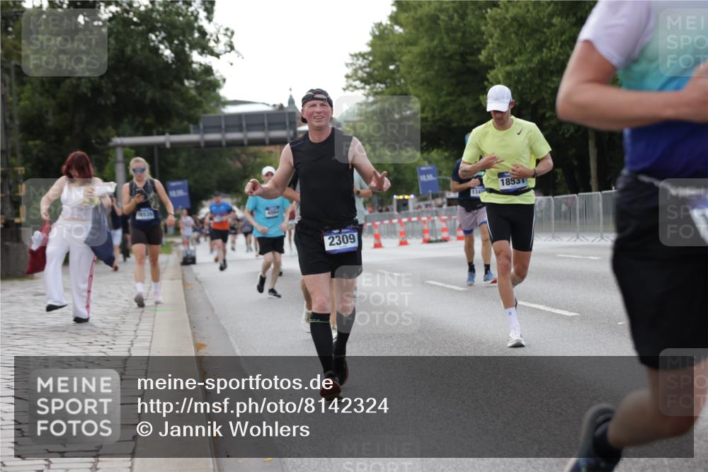 29.06.2025 - hella hamburg halbmarathon Jannik Wohlers http://msf.ph/oto/8142324 29.06.2025 10:07:27 Lombardsbrücke 1079, 1173, 2190, 2309, 3328, 4228, 4864, 5100, 5287, 6918, 7760, 9071, 9966, 10212, 10703, 11114, 11394, 11641, 12378, 12789, 13458, 15785, 16241, 16539, 16809, 16915, 18270, 18531, 19134 meine-sportfotos.de