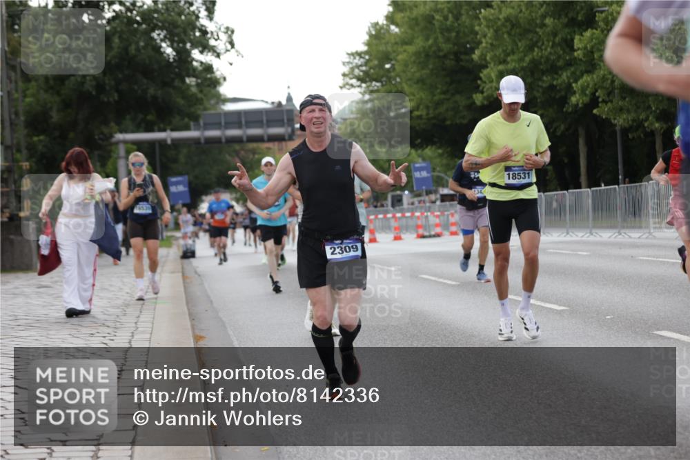 29.06.2025 - hella hamburg halbmarathon Jannik Wohlers http://msf.ph/oto/8142336 29.06.2025 10:07:28 Lombardsbrücke 1079, 1173, 2190, 2309, 3328, 4228, 4864, 5100, 5287, 6918, 7760, 9071, 9966, 10703, 11114, 11394, 11641, 12789, 12893, 13458, 15785, 16241, 16539, 16809, 16915, 18270, 18531, 19134 meine-sportfotos.de