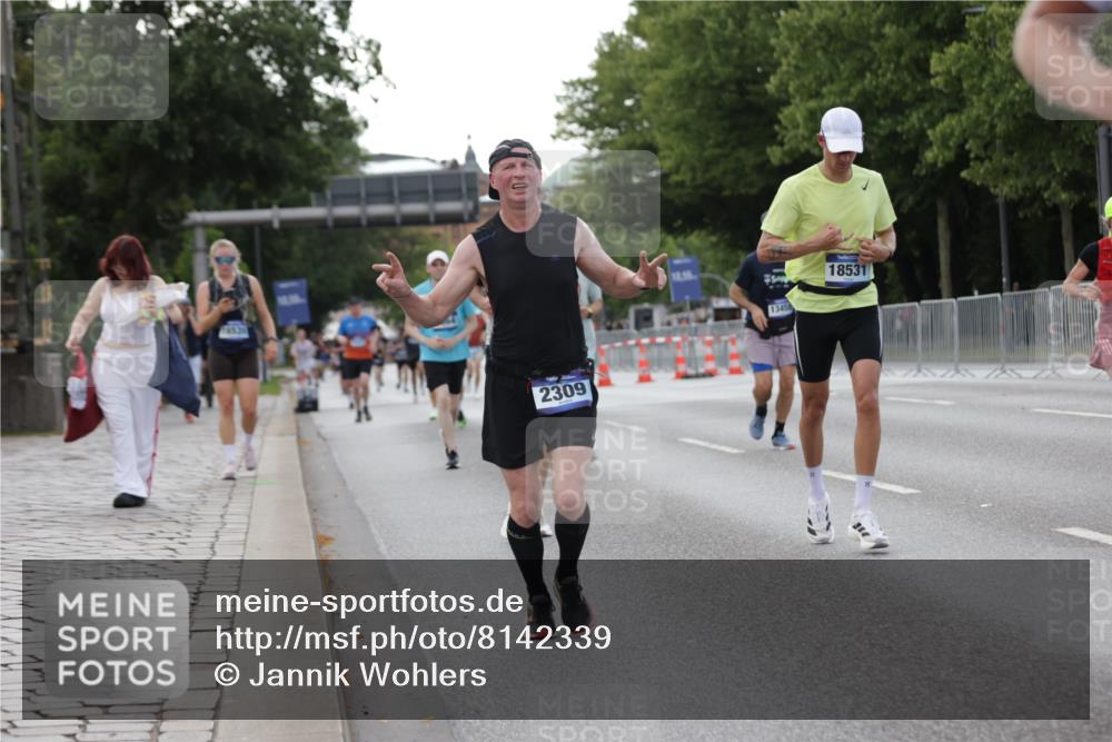 29.06.2025 - hella hamburg halbmarathon Jannik Wohlers http://msf.ph/oto/8142339 29.06.2025 10:07:28 Lombardsbrücke 1079, 1173, 2190, 2309, 3328, 4228, 4864, 5100, 5287, 6918, 7760, 9071, 9966, 10703, 11114, 11394, 11641, 12789, 12893, 13458, 15785, 16241, 16539, 16809, 16915, 18270, 18531, 19134 meine-sportfotos.de