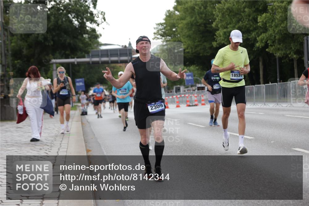29.06.2025 - hella hamburg halbmarathon Jannik Wohlers http://msf.ph/oto/8142344 29.06.2025 10:07:28 Lombardsbrücke 1079, 1173, 2190, 2309, 3328, 4228, 4864, 5100, 5287, 6918, 7760, 9071, 9966, 10703, 11114, 11394, 11641, 12789, 12893, 13458, 15785, 16241, 16539, 16809, 16915, 18270, 18531, 19134 meine-sportfotos.de