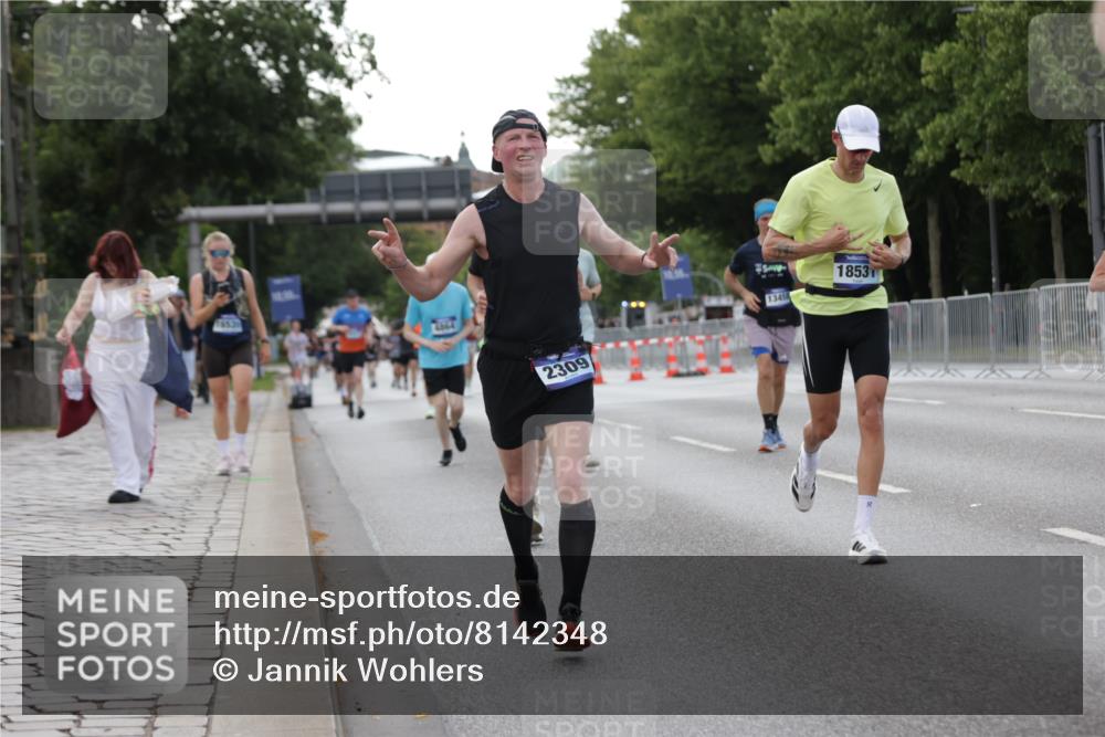 29.06.2025 - hella hamburg halbmarathon Jannik Wohlers http://msf.ph/oto/8142348 29.06.2025 10:07:28 Lombardsbrücke 1079, 1173, 2190, 2309, 3328, 4228, 4864, 5100, 5287, 6918, 7760, 9071, 9966, 10703, 11114, 11394, 11641, 12789, 12893, 13458, 15785, 16241, 16539, 16809, 16915, 18270, 18531, 19134 meine-sportfotos.de