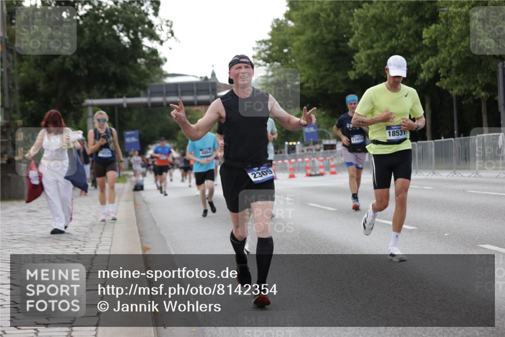 29.06.2025 - hella hamburg halbmarathon Jannik Wohlers http://msf.ph/oto/8142354 29.06.2025 10:07:28 Lombardsbrücke 1079, 1173, 2190, 2309, 3328, 4228, 4864, 5100, 5287, 6918, 7760, 9071, 9966, 10703, 11114, 11394, 11641, 12789, 12893, 13458, 15785, 16241, 16539, 16809, 16915, 18270, 18531, 19134 meine-sportfotos.de
