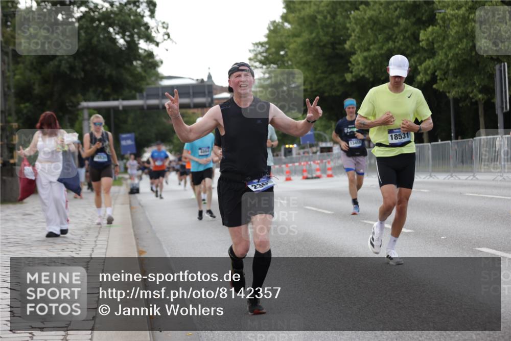 29.06.2025 - hella hamburg halbmarathon Jannik Wohlers http://msf.ph/oto/8142357 29.06.2025 10:07:28 Lombardsbrücke 1079, 1173, 2190, 2309, 3328, 4228, 4864, 5100, 5287, 6918, 7760, 9071, 9966, 10703, 11114, 11394, 11641, 12789, 12893, 13458, 15785, 16241, 16539, 16809, 16915, 18270, 18531, 19134 meine-sportfotos.de