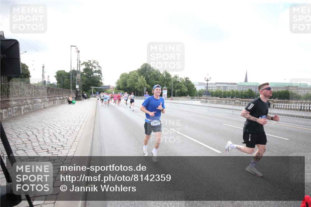29.06.2025 - hella hamburg halbmarathon Jannik Wohlers http://msf.ph/oto/8142359 29.06.2025 09:45:26 Lombardsbrücke 1080, 1686, 1707, 1894, 2460, 4679, 5187, 5550, 6878, 7880, 7965, 8062, 8190, 10270, 10484, 10876, 11120, 12232, 12308, 12681, 13066, 13167, 13343, 13618, 13686, 13754, 14167, 14466, 14548, 14549, 14622, 15054, 15326, 15507, 15835, 15887, 16712, 16724, 16755, 17117, 17191, 17197, 17322, 17691, 18135, 18854 meine-sportfotos.de