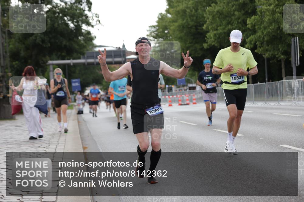 29.06.2025 - hella hamburg halbmarathon Jannik Wohlers http://msf.ph/oto/8142362 29.06.2025 10:07:28 Lombardsbrücke 1079, 1173, 2190, 2309, 3328, 4228, 4864, 5100, 5287, 6918, 7760, 9071, 9966, 10703, 11114, 11394, 11641, 12789, 12893, 13458, 15785, 16241, 16539, 16809, 16915, 18270, 18531, 19134 meine-sportfotos.de