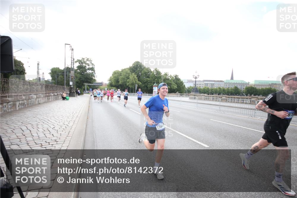 29.06.2025 - hella hamburg halbmarathon Jannik Wohlers http://msf.ph/oto/8142372 29.06.2025 09:45:26 Lombardsbrücke 1080, 1686, 1707, 1894, 2460, 4679, 5187, 5550, 6878, 7880, 7965, 8062, 8190, 10270, 10484, 10876, 11120, 12232, 12308, 12681, 13066, 13167, 13343, 13618, 13686, 13754, 14167, 14466, 14548, 14549, 14622, 15054, 15326, 15507, 15835, 15887, 16712, 16724, 16755, 17117, 17191, 17197, 17322, 17691, 18135, 18854 meine-sportfotos.de
