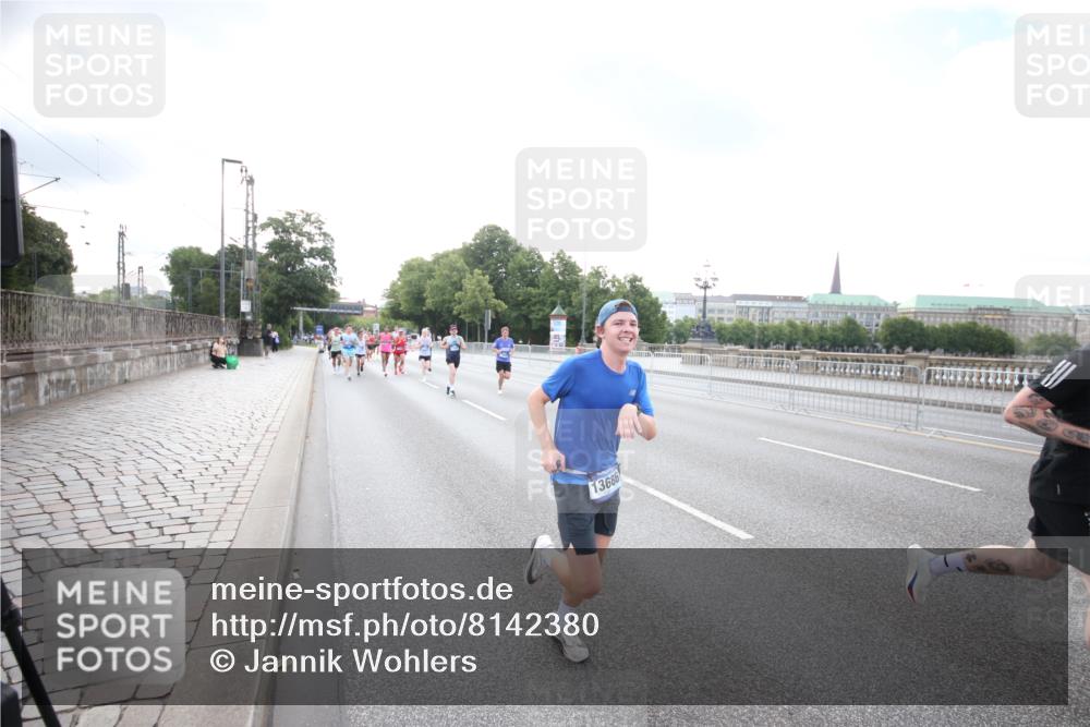 29.06.2025 - hella hamburg halbmarathon Jannik Wohlers http://msf.ph/oto/8142380 29.06.2025 09:45:26 Lombardsbrücke 1080, 1686, 1707, 1894, 2460, 4679, 5187, 5550, 6878, 7880, 7965, 8062, 8190, 10270, 10484, 10876, 11120, 12232, 12308, 12681, 13066, 13167, 13343, 13618, 13686, 13754, 14167, 14466, 14548, 14549, 14622, 15054, 15326, 15507, 15835, 15887, 16712, 16724, 16755, 17117, 17191, 17197, 17322, 17691, 18135, 18854 meine-sportfotos.de