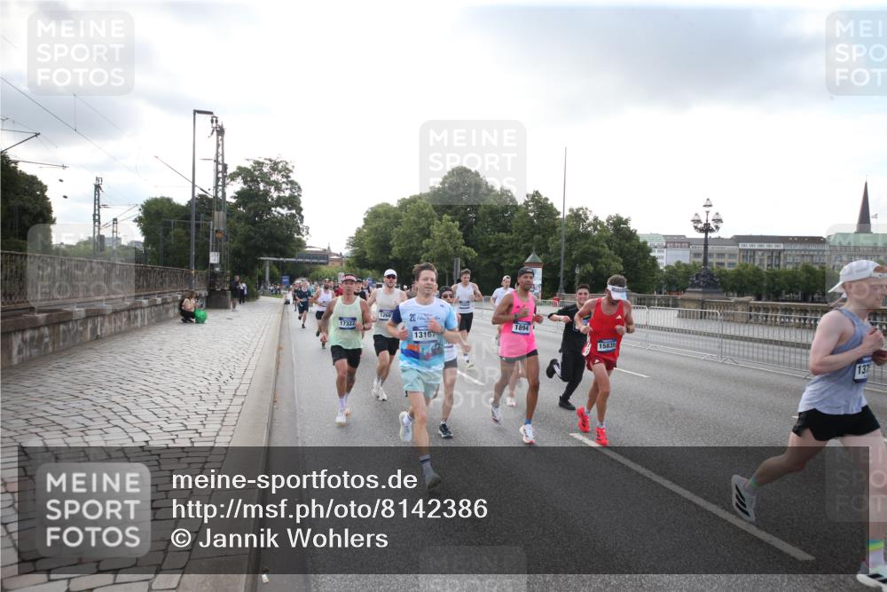 29.06.2025 - hella hamburg halbmarathon Jannik Wohlers http://msf.ph/oto/8142386 29.06.2025 09:45:30 Lombardsbrücke 1080, 1686, 1894, 2460, 4463, 4812, 5187, 5550, 6878, 7186, 7880, 7965, 8062, 10270, 10484, 12189, 12232, 12681, 13167, 13343, 13686, 13754, 14167, 14548, 14549, 14622, 15054, 15326, 15507, 15835, 16148, 16724, 16755, 17117, 17191, 17197, 17322, 17691, 18135, 18854, 19022 meine-sportfotos.de
