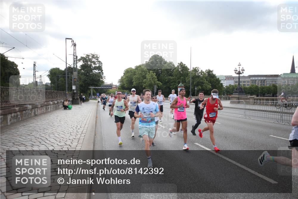 29.06.2025 - hella hamburg halbmarathon Jannik Wohlers http://msf.ph/oto/8142392 29.06.2025 09:45:30 Lombardsbrücke 1080, 1686, 1894, 2460, 4463, 4812, 5187, 5550, 6878, 7186, 7880, 7965, 8062, 10270, 10484, 12189, 12232, 12681, 13167, 13343, 13686, 13754, 14167, 14548, 14549, 14622, 15054, 15326, 15507, 15835, 16148, 16724, 16755, 17117, 17191, 17197, 17322, 17691, 18135, 18854, 19022 meine-sportfotos.de